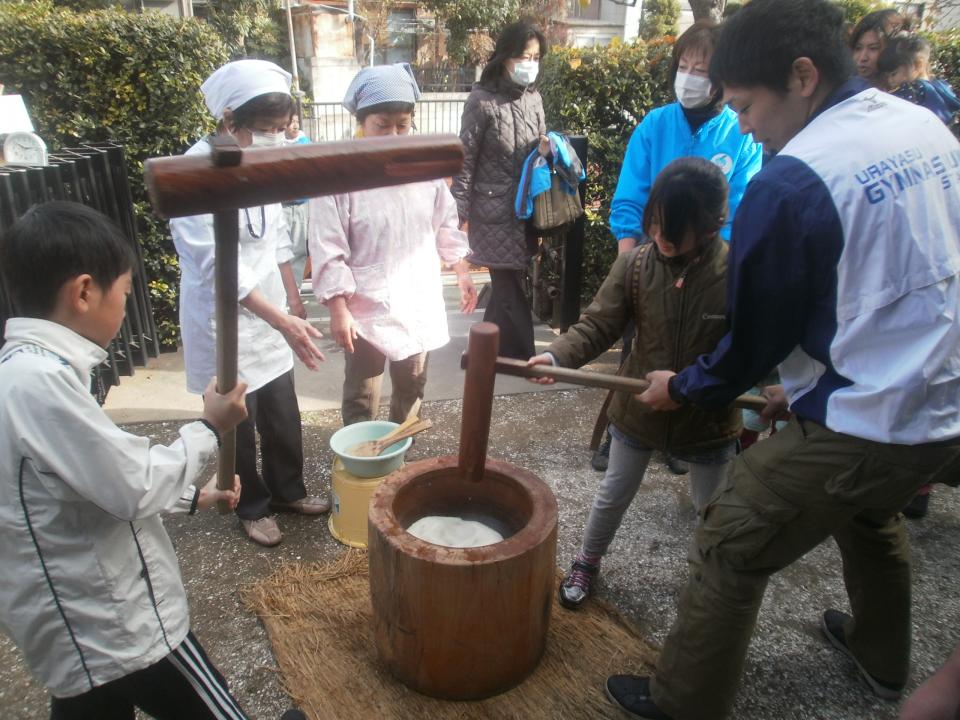 文化財住宅「昔の遊び道具作り・もちつき体験・おはなし会」